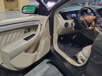 Image 3 of 6 of a 2015 FORD TAURUS SE
