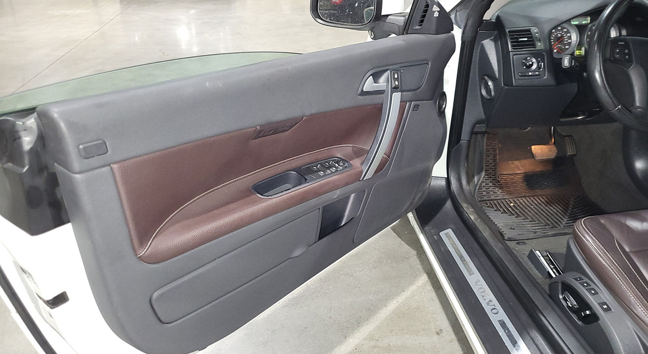 3rd Image of a 2013 VOLVO C70 T5