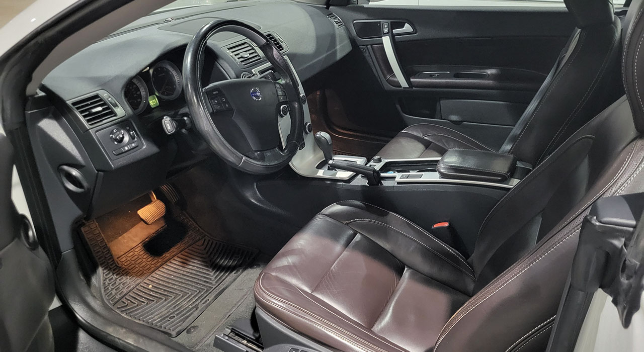 4th Image of a 2013 VOLVO C70 T5