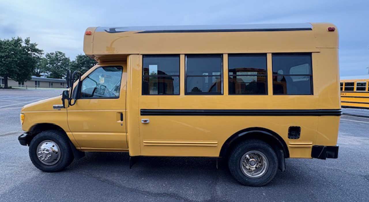 4th Image of a 1998 FORD ECONOLINE E350 SUPER DUTY