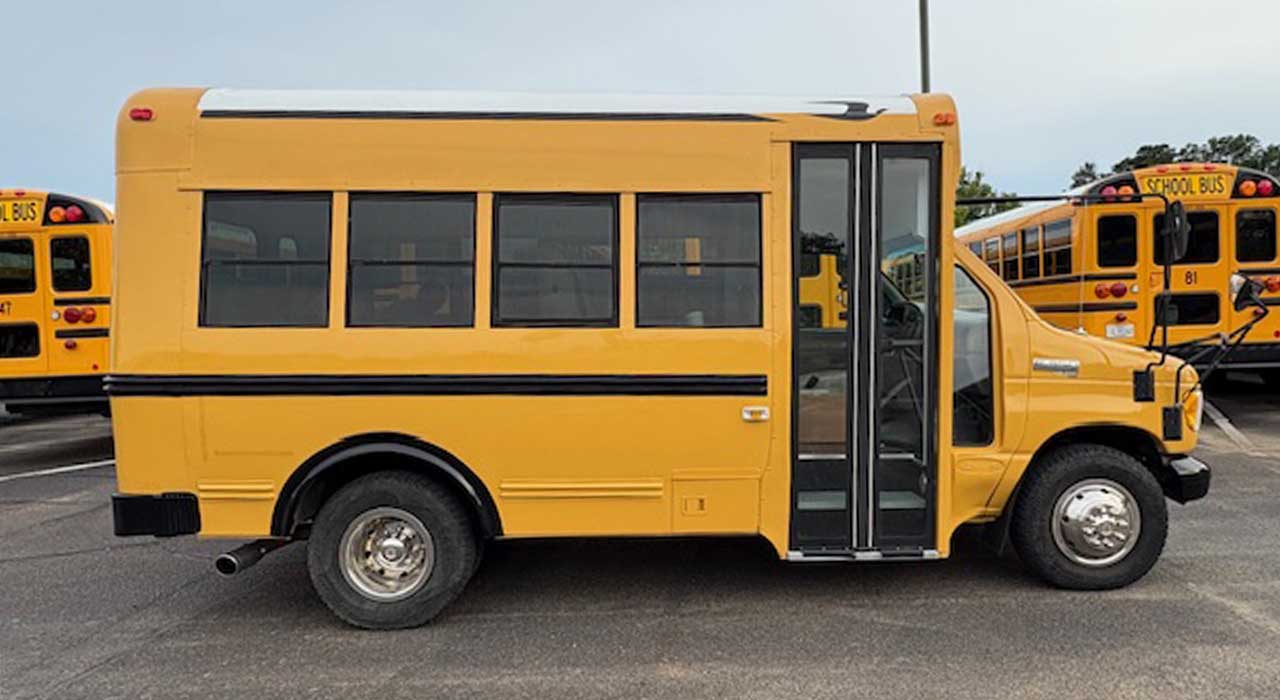 5th Image of a 1998 FORD ECONOLINE E350 SUPER DUTY