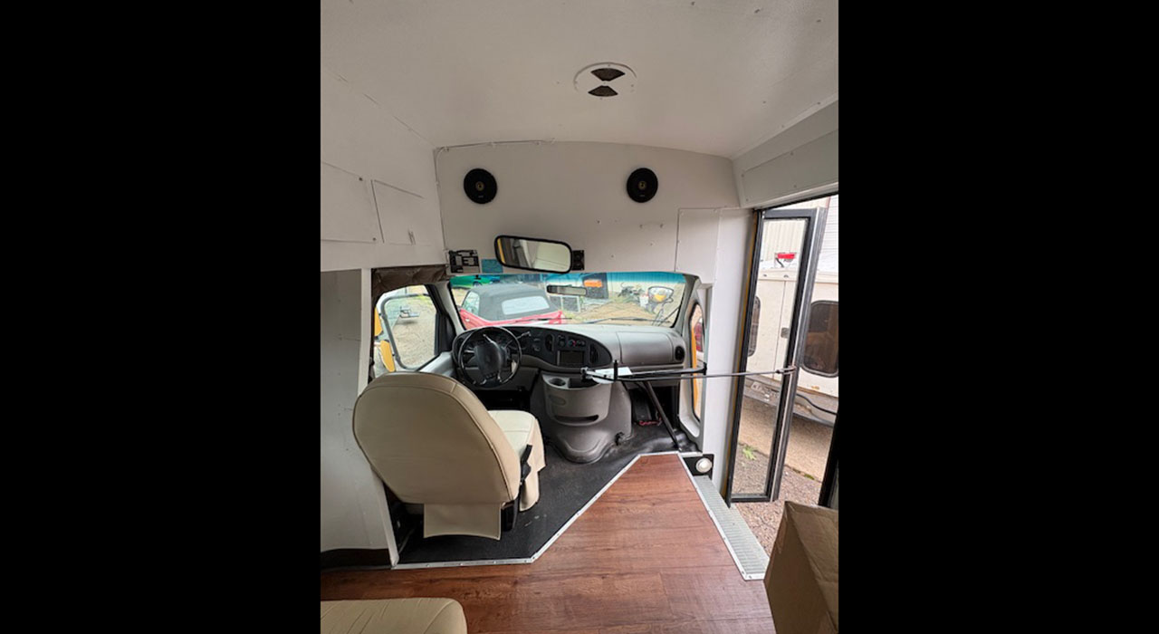11th Image of a 1998 FORD ECONOLINE E350 SUPER DUTY