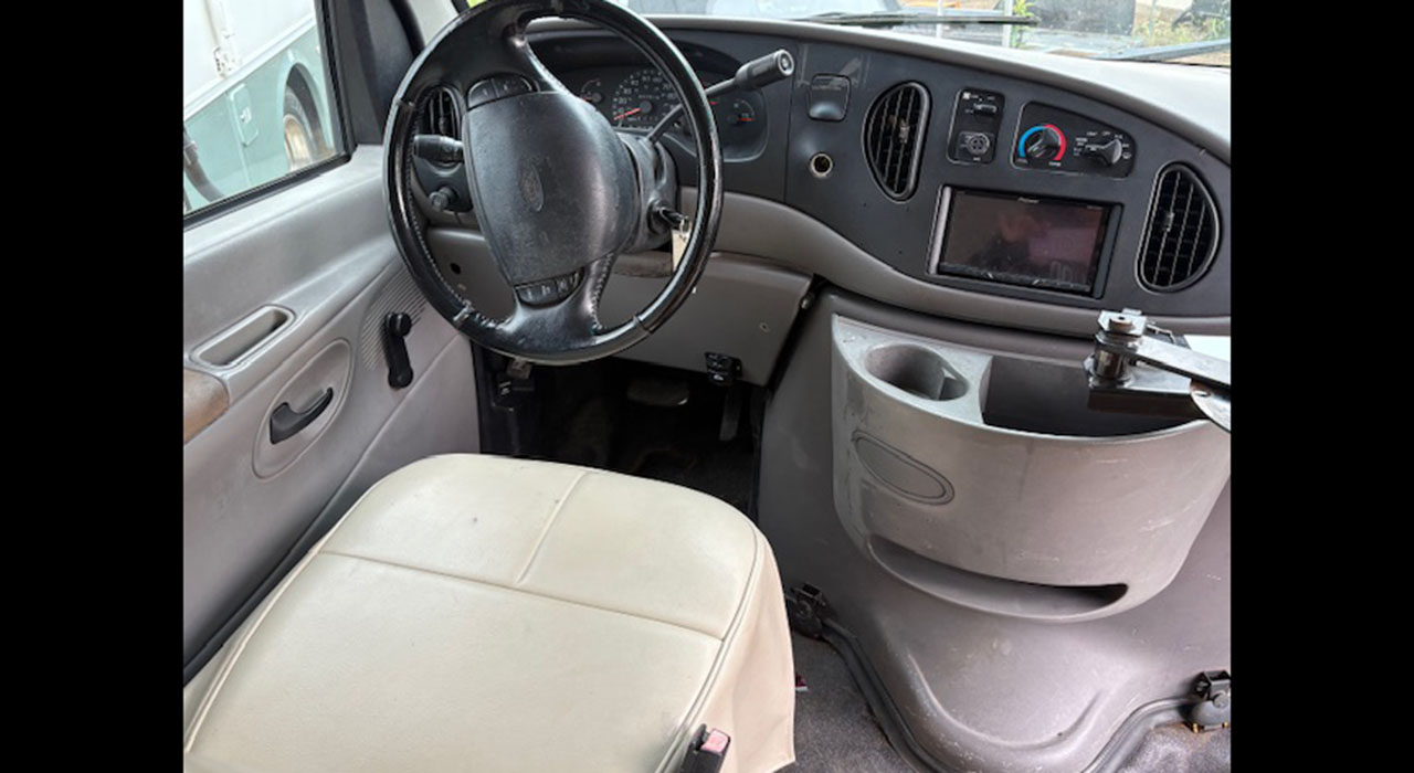 12th Image of a 1998 FORD ECONOLINE E350 SUPER DUTY