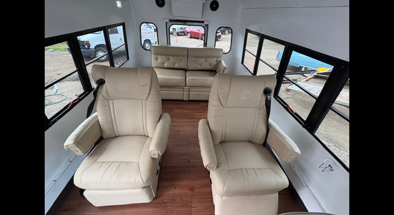 18th Image of a 1998 FORD ECONOLINE E350 SUPER DUTY
