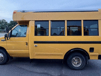 Image 5 of 22 of a 1998 FORD ECONOLINE E350 SUPER DUTY