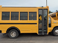 Image 6 of 22 of a 1998 FORD ECONOLINE E350 SUPER DUTY