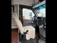 Image 10 of 22 of a 1998 FORD ECONOLINE E350 SUPER DUTY