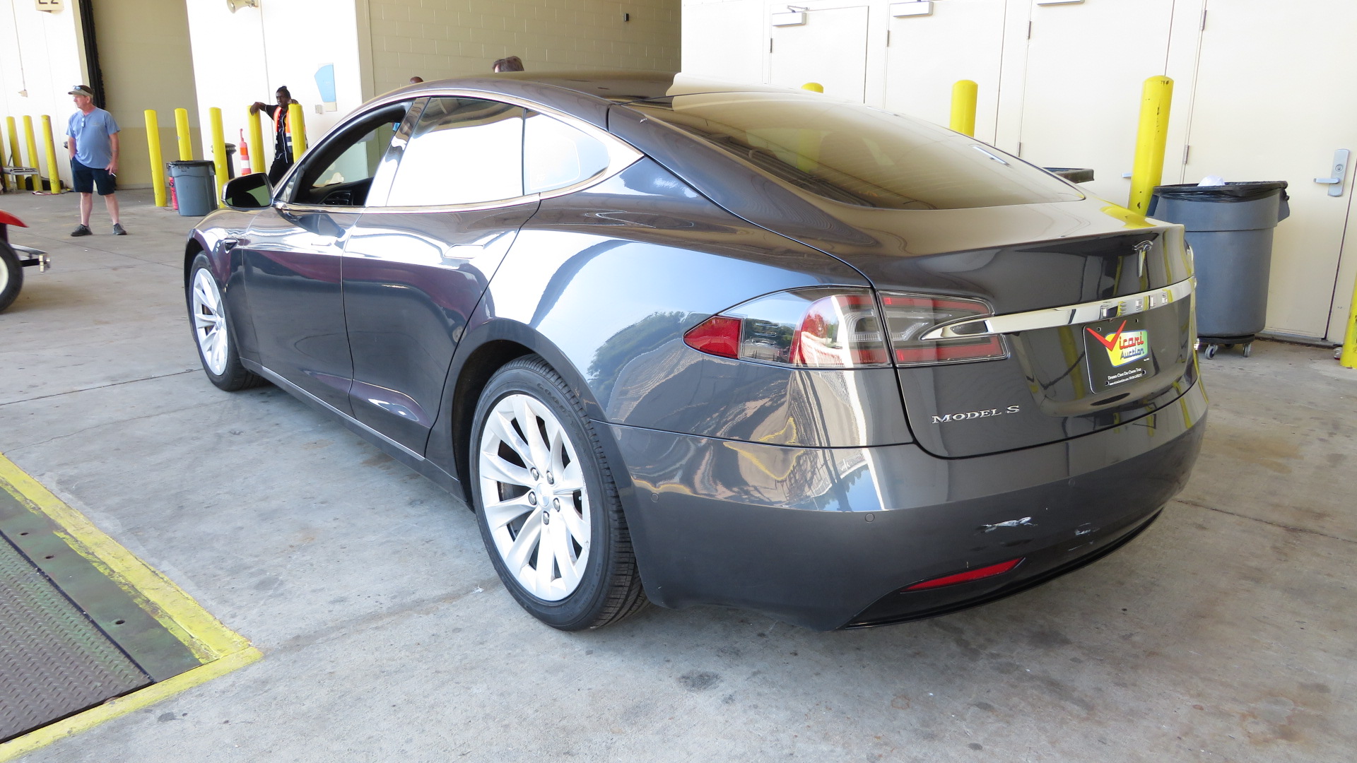 3rd Image of a 2017 TESLA MODEL S LONG RANGE