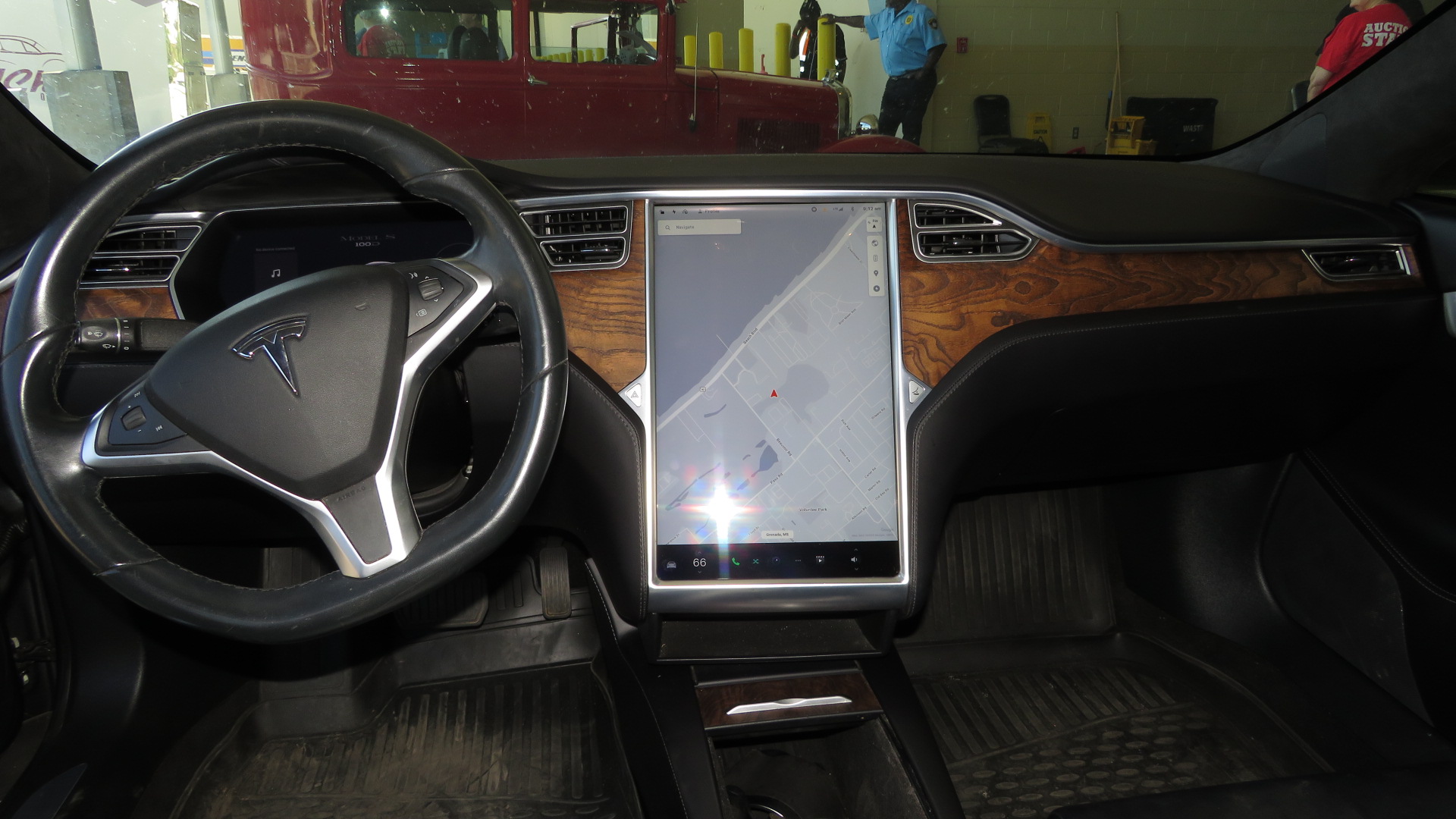 5th Image of a 2017 TESLA MODEL S LONG RANGE