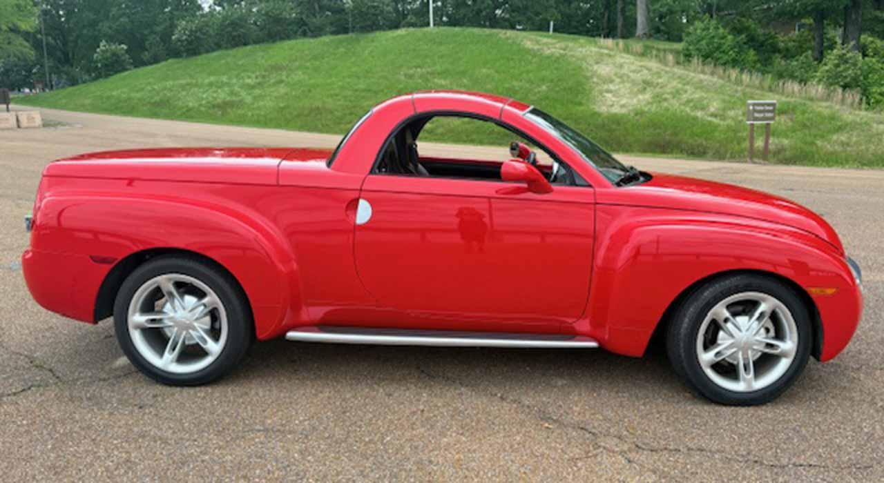 4th Image of a 2003 CHEVROLET SSR LS