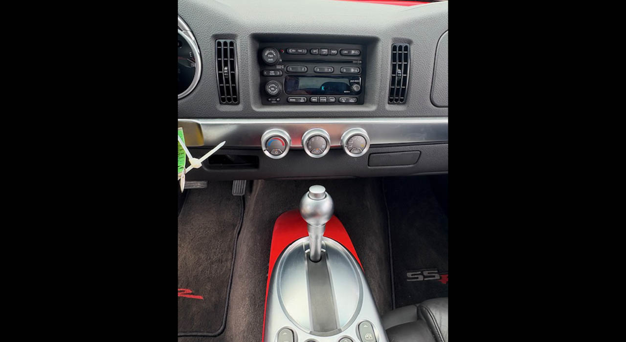 19th Image of a 2003 CHEVROLET SSR LS