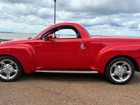 Image 4 of 23 of a 2003 CHEVROLET SSR LS