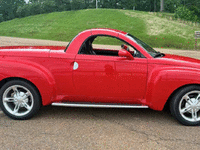 Image 5 of 23 of a 2003 CHEVROLET SSR LS
