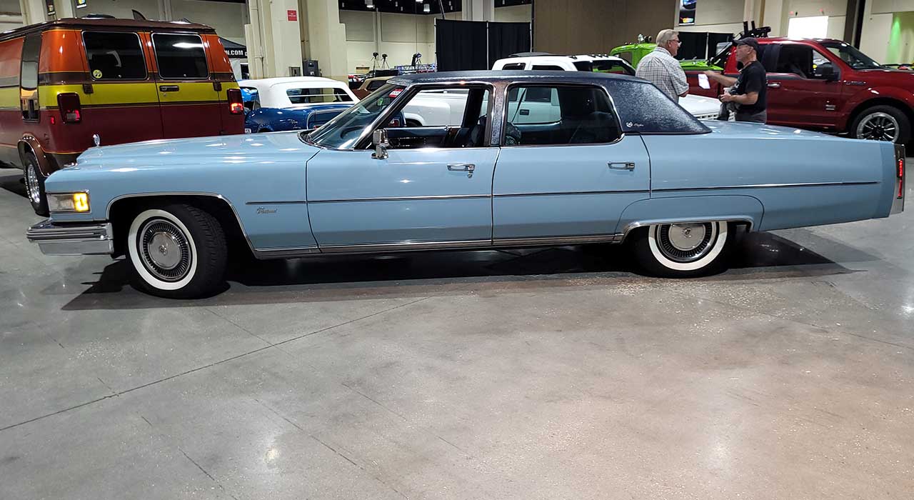2nd Image of a 1975 CADILLAC FLEETWOOD