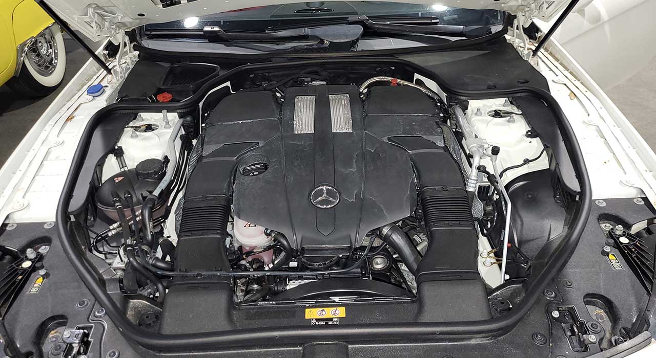 14th Image of a 2015 MERCEDES-BENZ SL-CLASS SL400