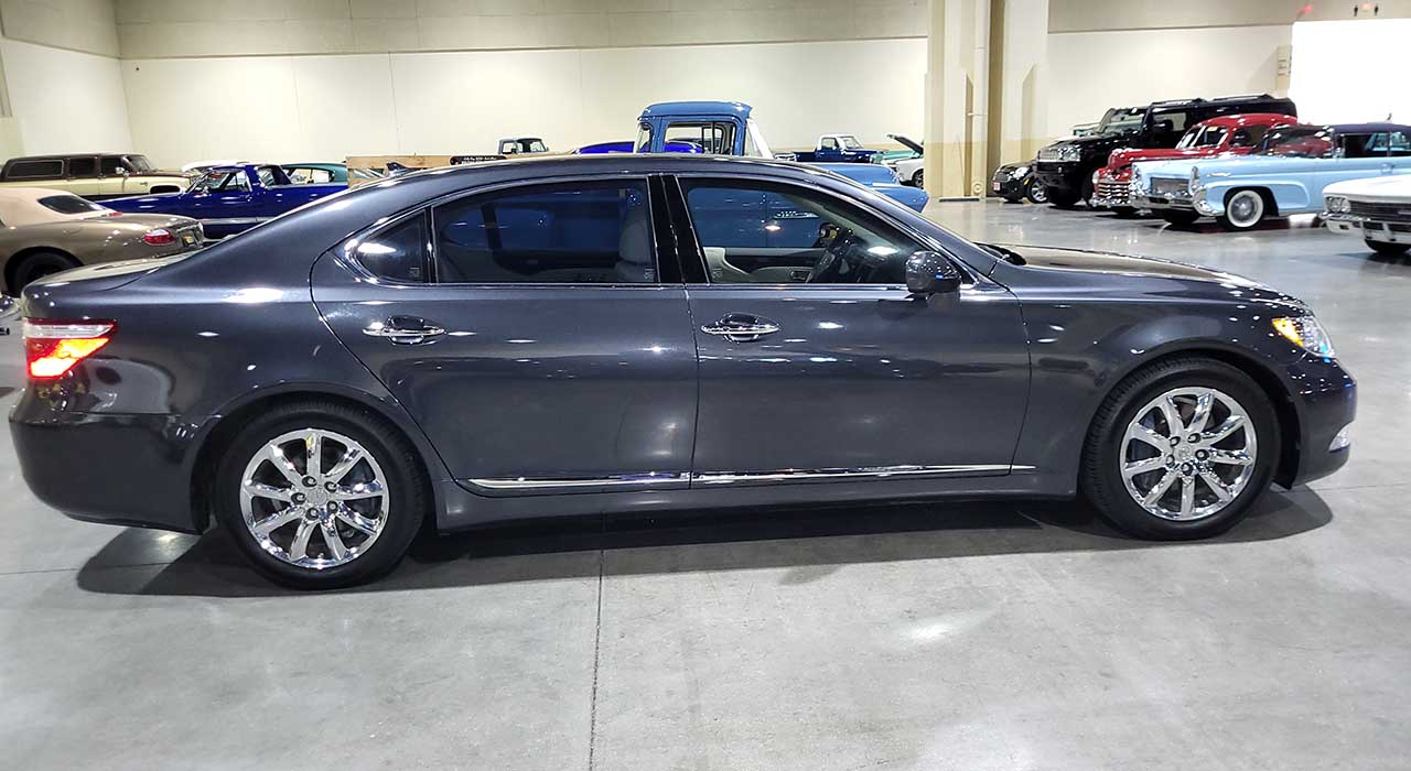 2nd Image of a 2008 LEXUS LS 460