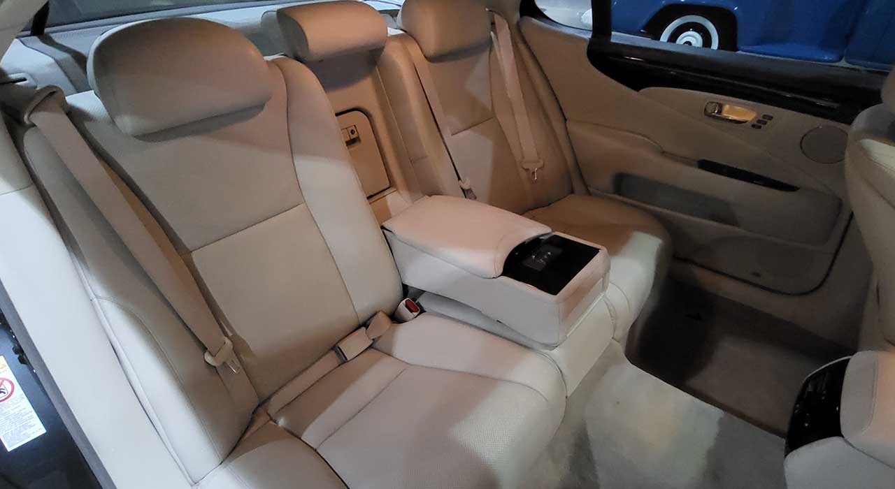 13th Image of a 2008 LEXUS LS 460