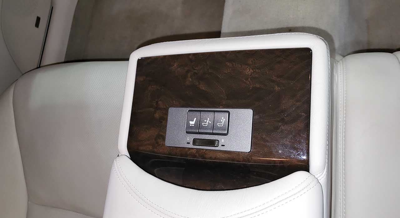 14th Image of a 2008 LEXUS LS 460