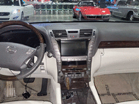 Image 10 of 18 of a 2008 LEXUS LS 460