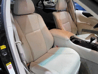Image 13 of 18 of a 2008 LEXUS LS 460