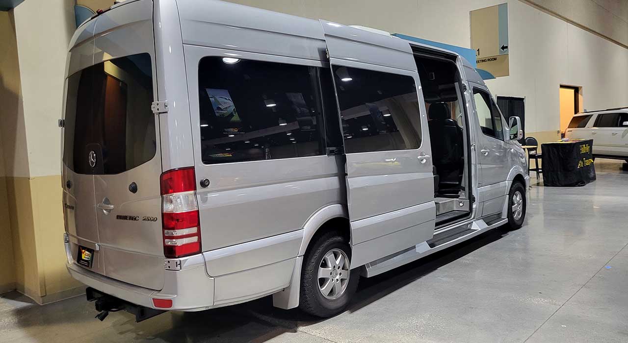 3rd Image of a 2011 MERCEDES-BENZ SPRINTER 2500