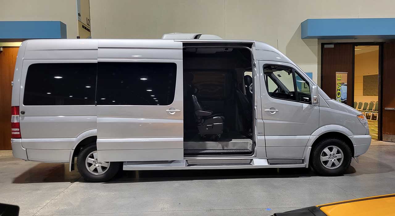 4th Image of a 2011 MERCEDES-BENZ SPRINTER 2500