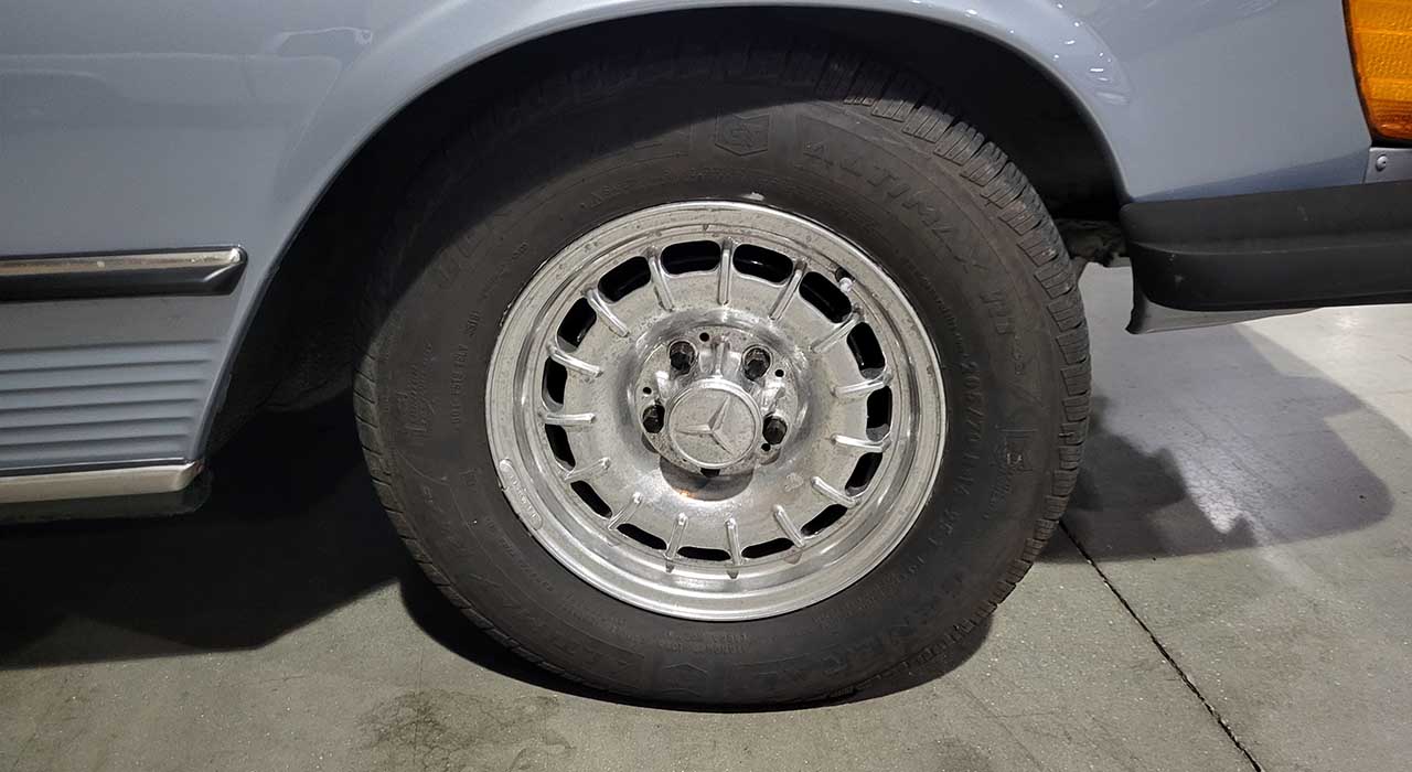 4th Image of a 1984 MERCEDES-BENZ 380 380SL