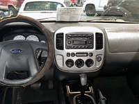 Image 7 of 11 of a 2005 FORD ESCAPE XLT