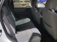 Image 9 of 11 of a 2005 FORD ESCAPE XLT