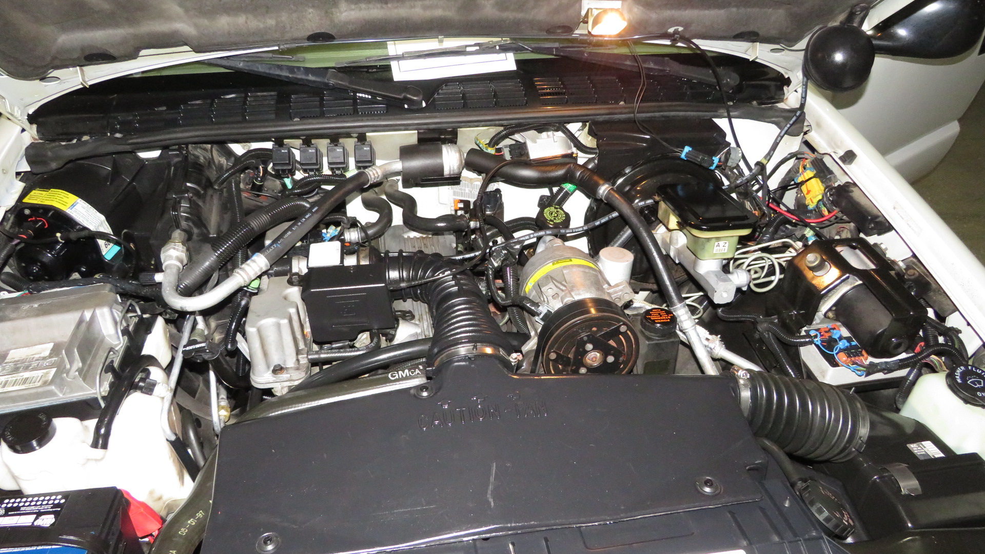 4th Image of a 1997 CHEVROLET S10