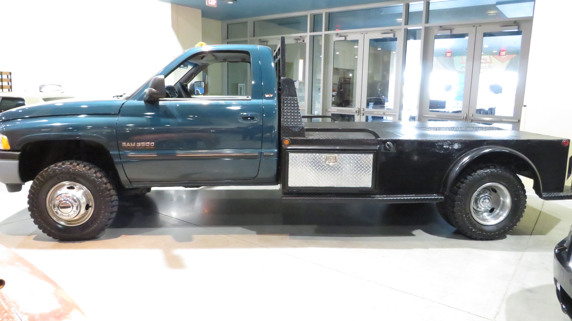 2nd Image of a 1998 DODGE RAM PICKUP 3500