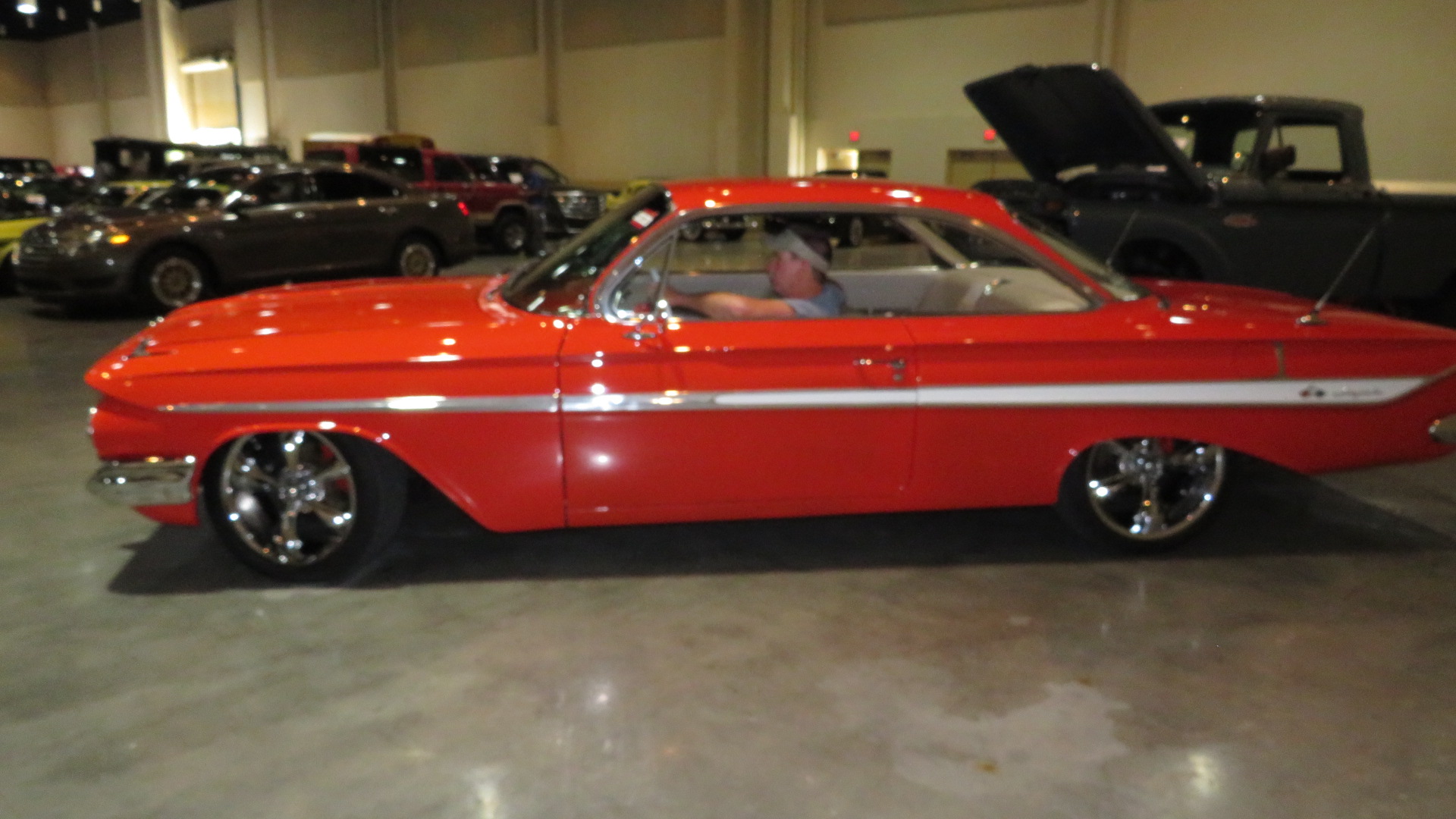 2nd Image of a 1961 CHEVROLET IMPALA