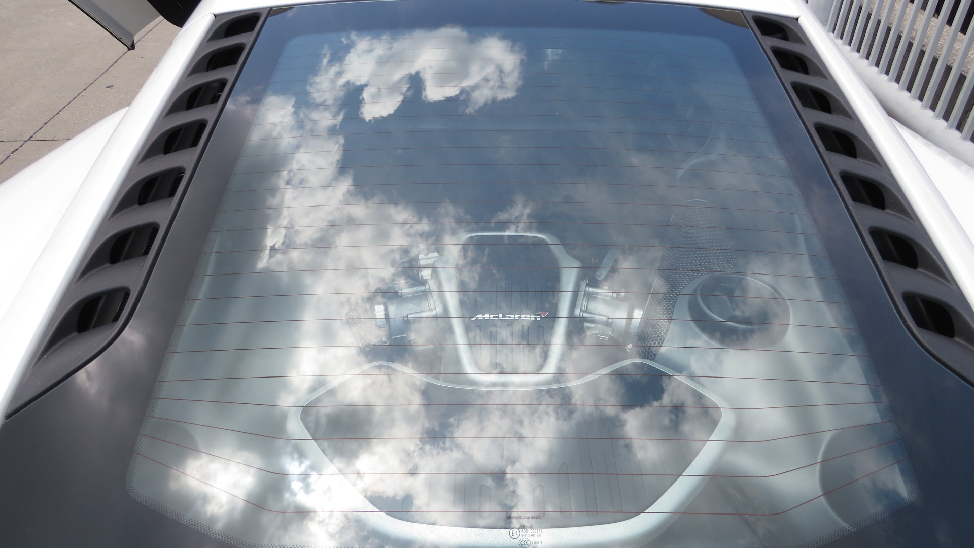 12th Image of a 2012 MCLAREN MP4-12C