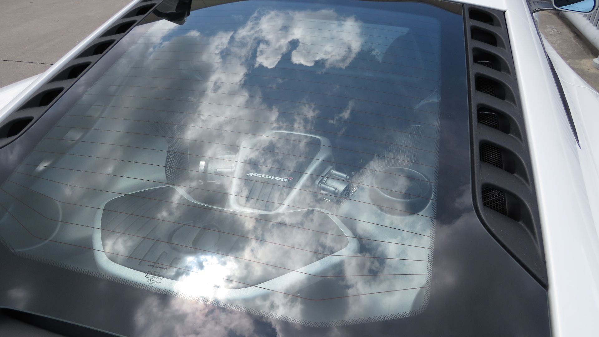 13th Image of a 2012 MCLAREN MP4-12C