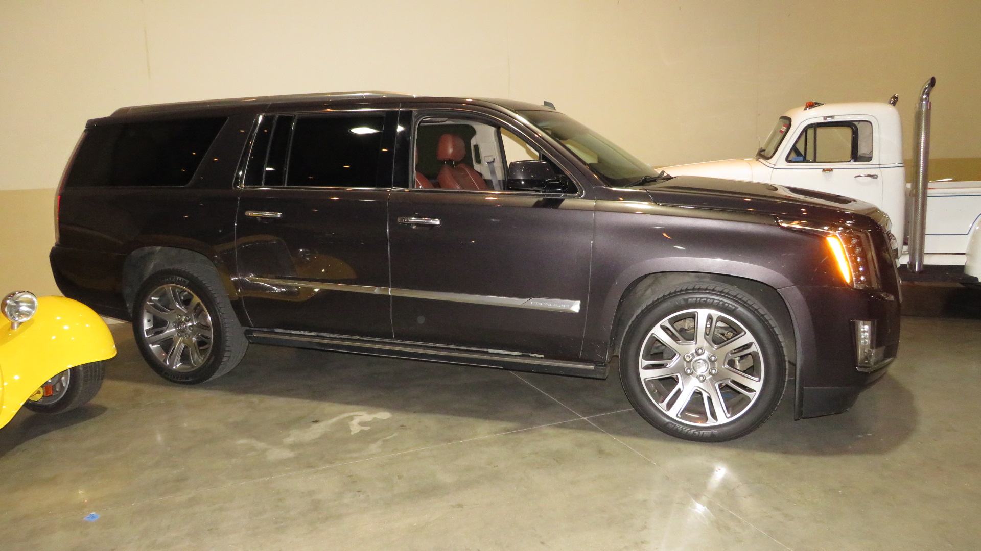 2nd Image of a 2015 CADILLAC ESCALADE ESV PREMIUM