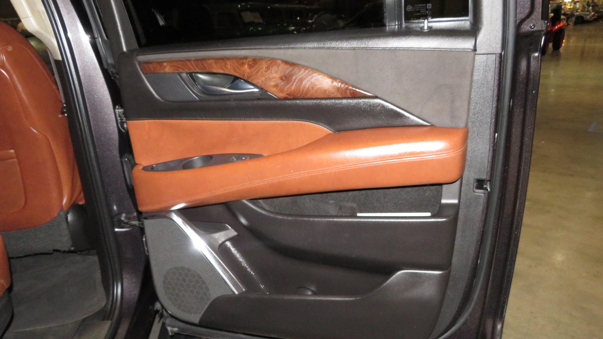 12th Image of a 2015 CADILLAC ESCALADE ESV PREMIUM