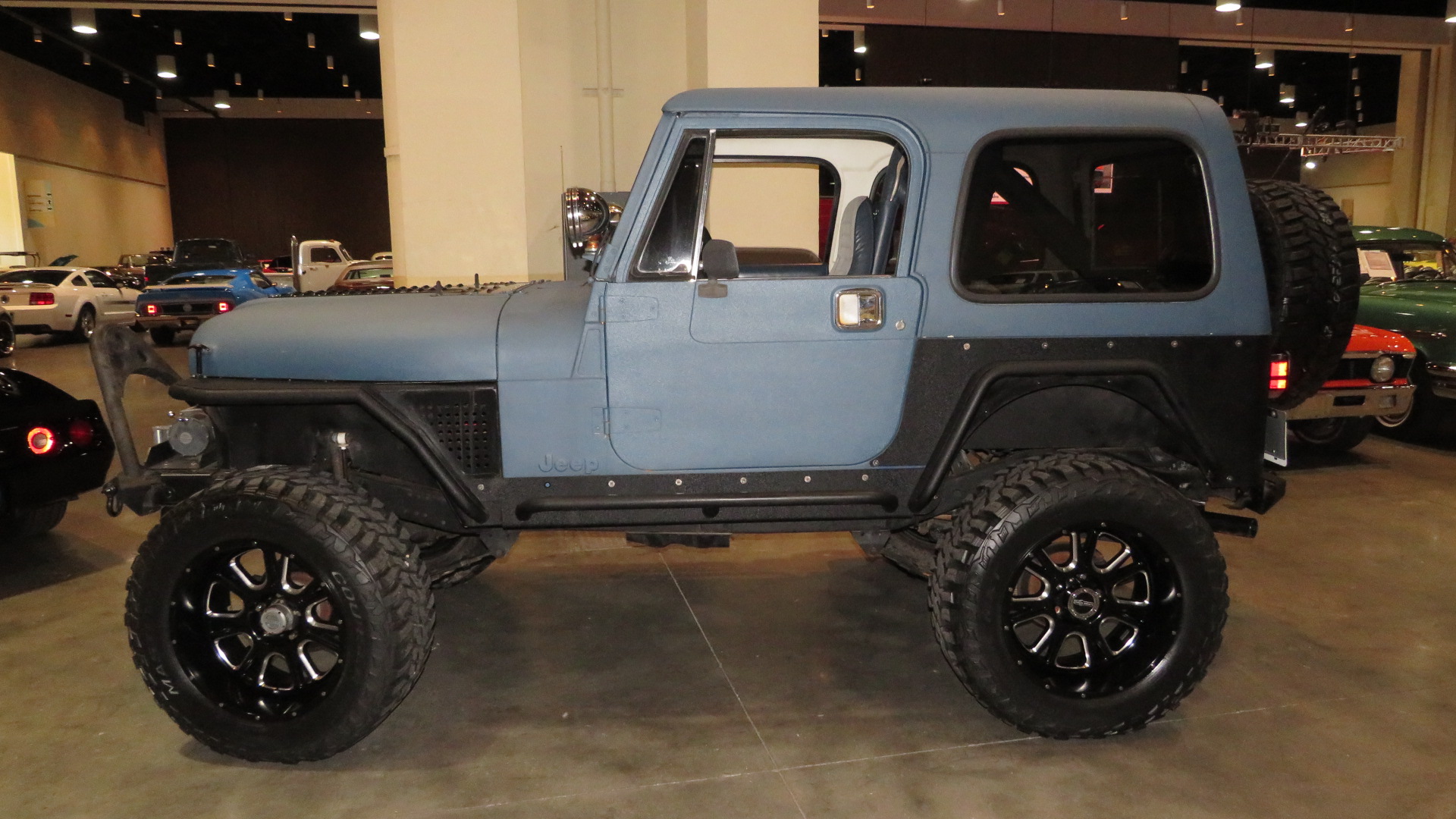 2nd Image of a 1983 JEEP CJ7