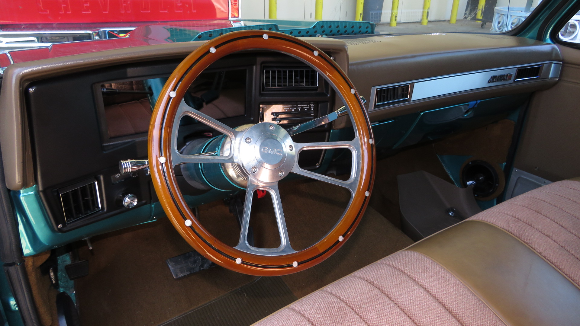6th Image of a 1981 GMC SIERRA