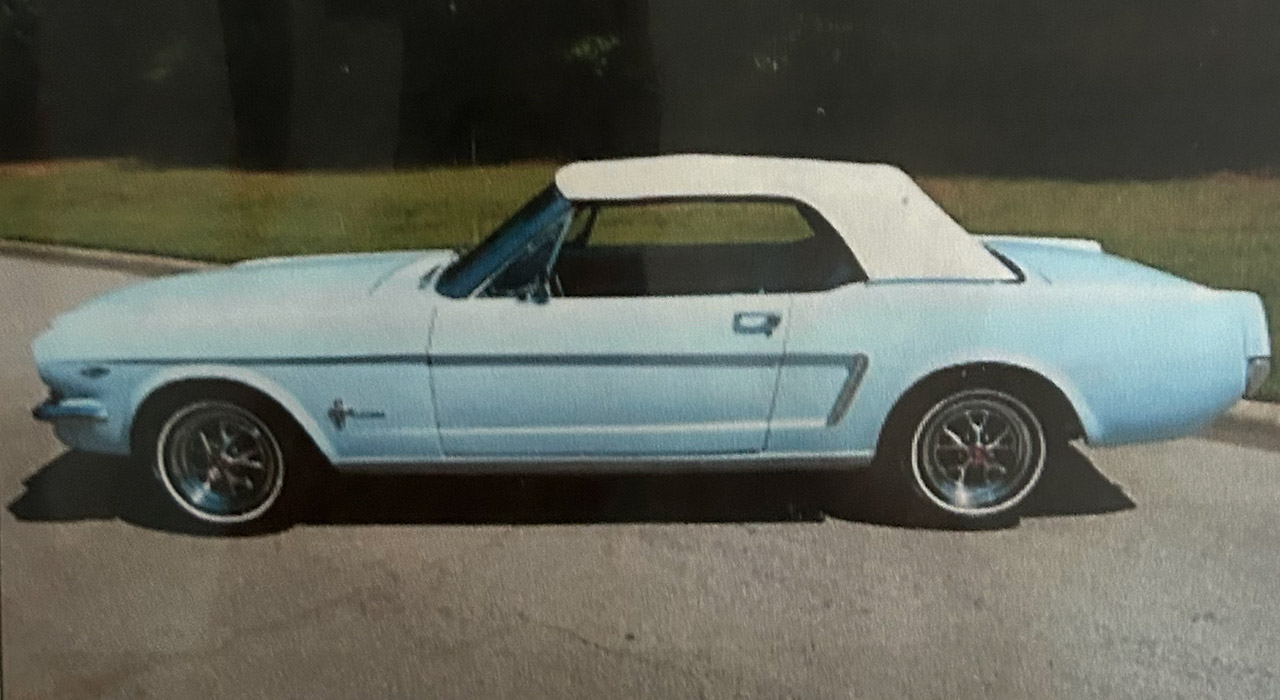2nd Image of a 1965 FORD MUSTANG