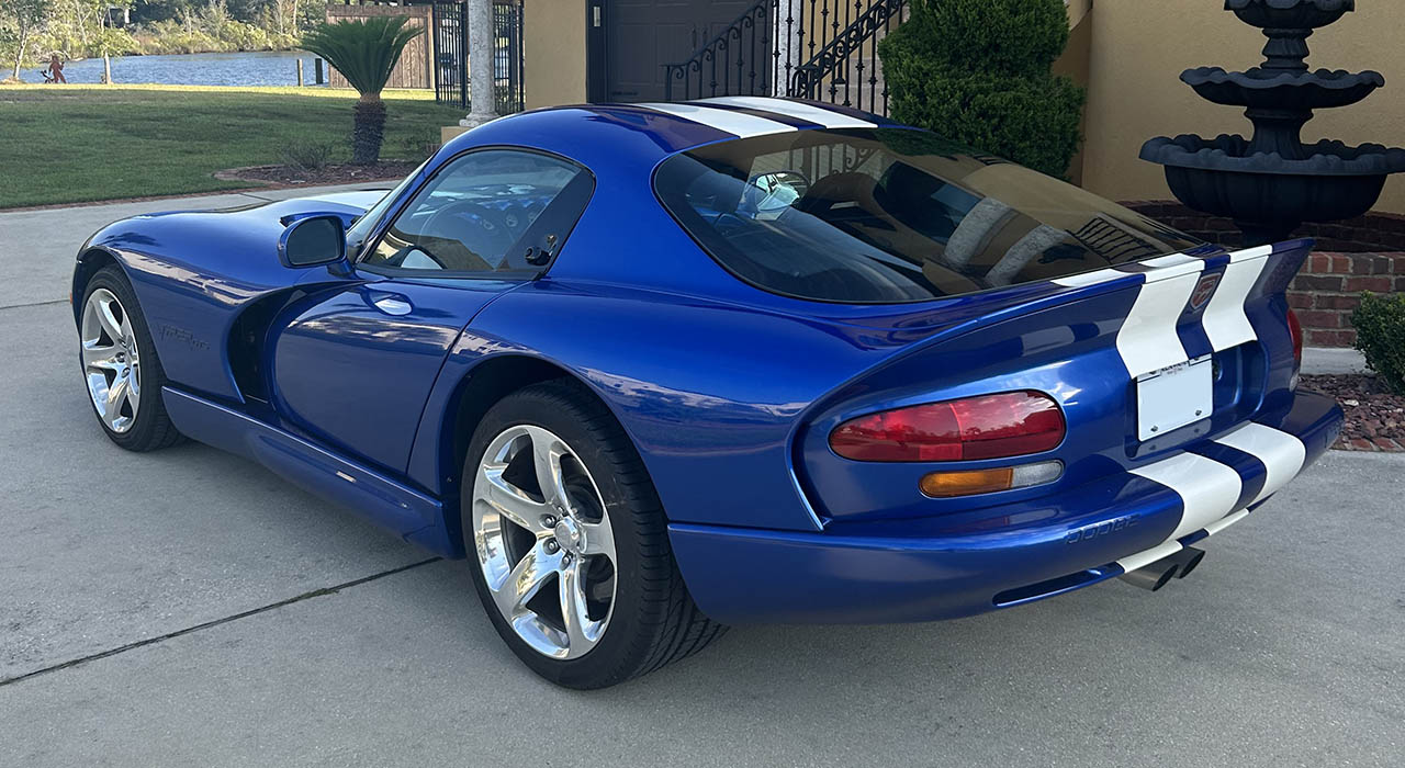 2nd Image of a 1997 DODGE VIPER GTS