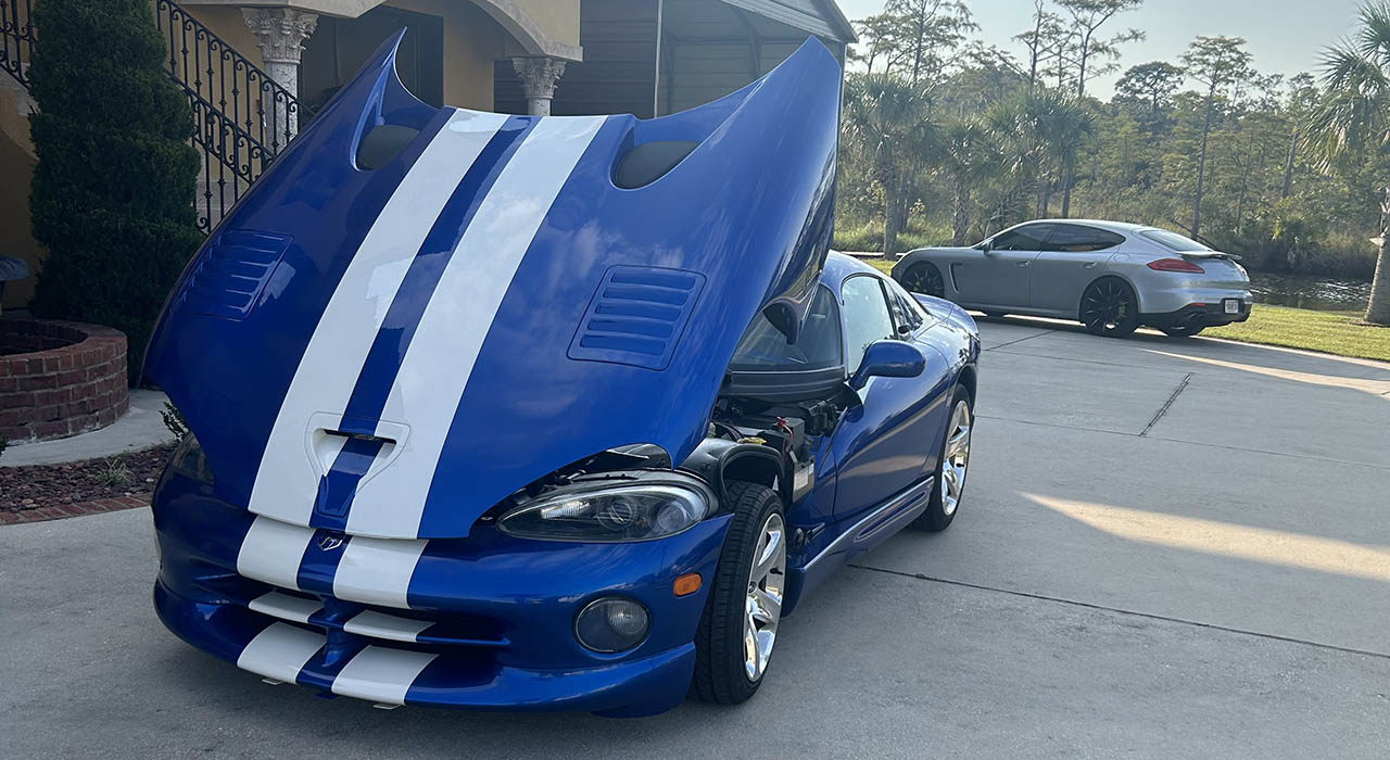 4th Image of a 1997 DODGE VIPER GTS