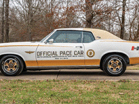 Image 6 of 13 of a 1972 OLDSMOBILE HURST 442