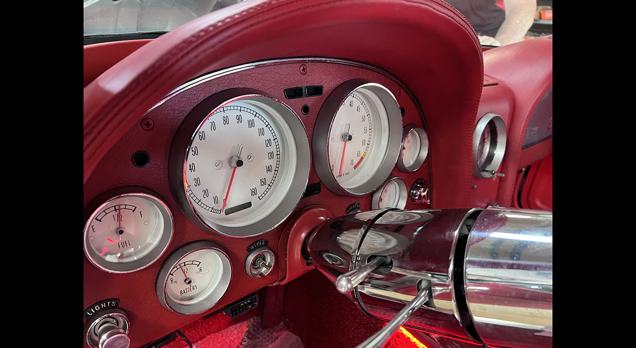 3rd Image of a 1963 CHEVROLET CORVETTE RESTOMOD