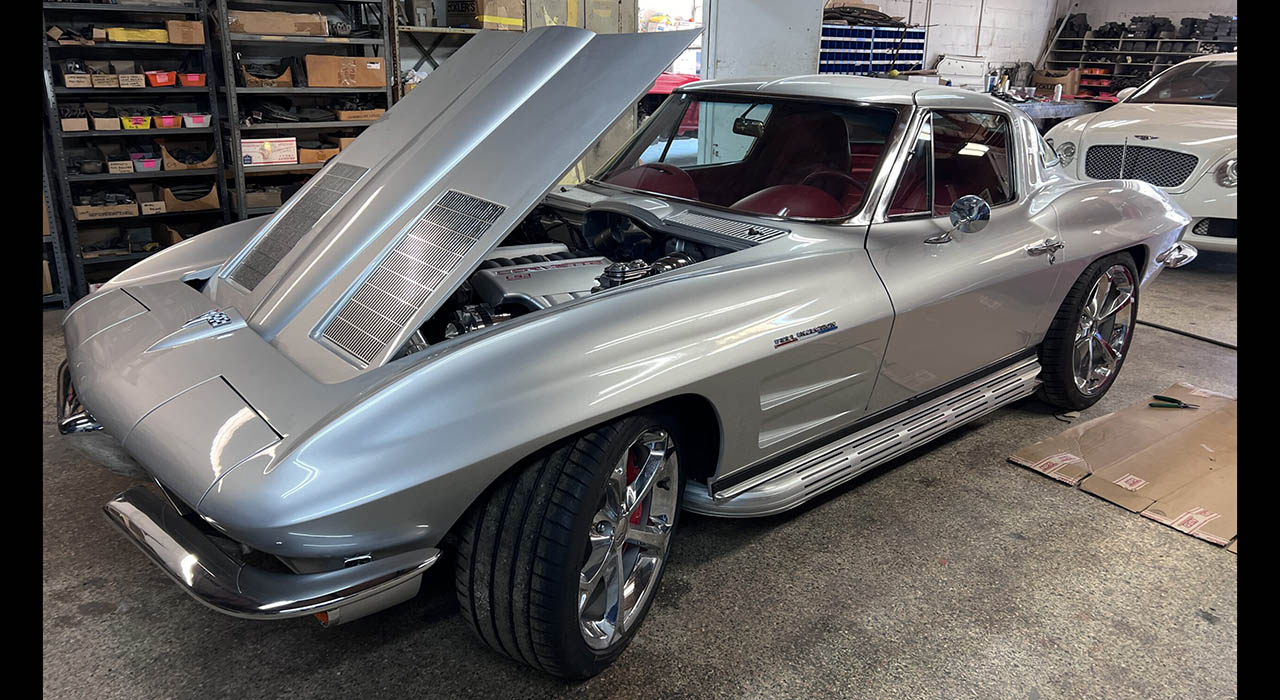 17th Image of a 1963 CHEVROLET CORVETTE RESTOMOD