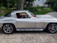 Image 15 of 26 of a 1963 CHEVROLET CORVETTE RESTOMOD