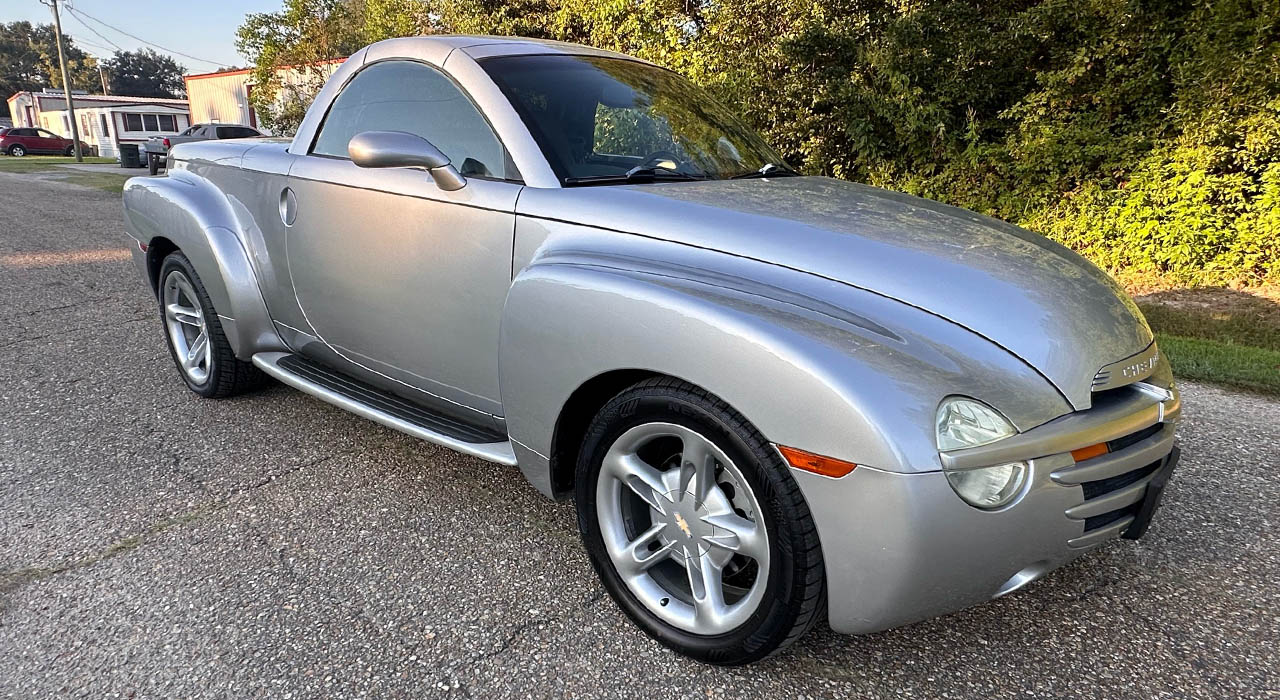 1st Image of a 2005 CHEVROLET SSR