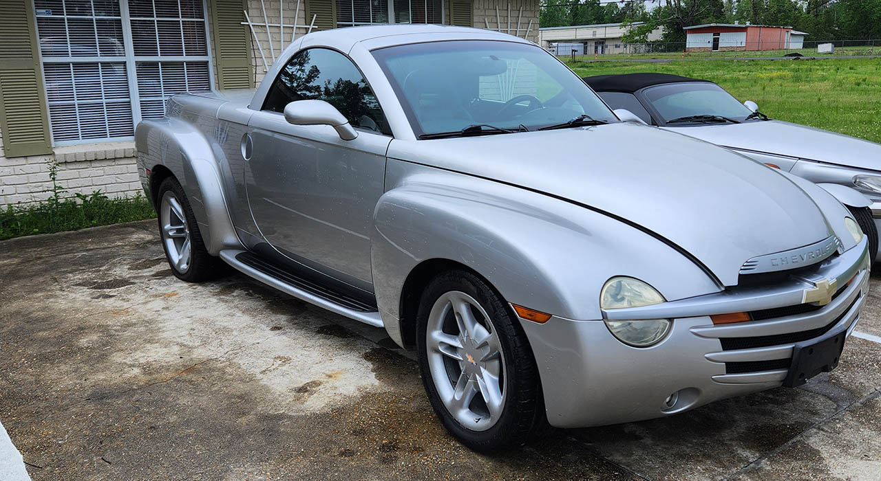 2nd Image of a 2005 CHEVROLET SSR
