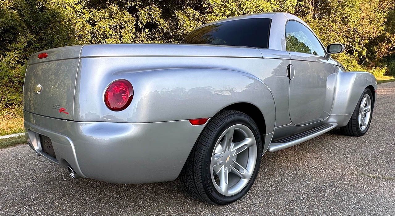 4th Image of a 2005 CHEVROLET SSR
