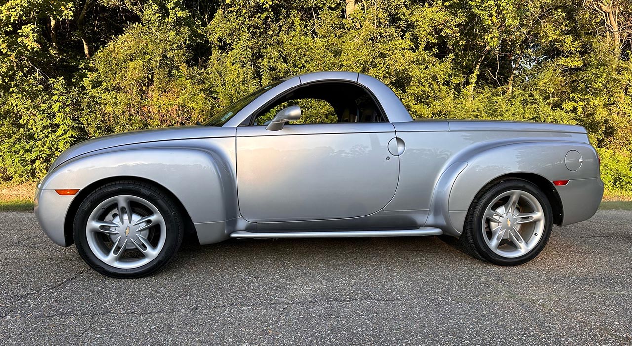 6th Image of a 2005 CHEVROLET SSR