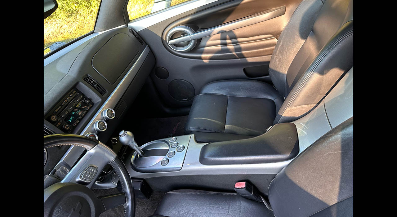 13th Image of a 2005 CHEVROLET SSR